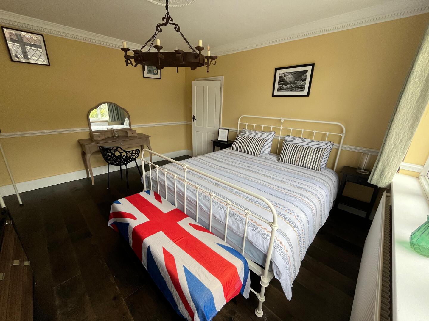 additional Lounge / 5th Bedroom